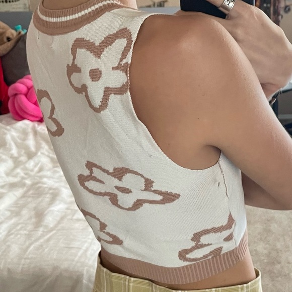 FLOWER SWEATER KNIT TANK - Picture 2 of 2